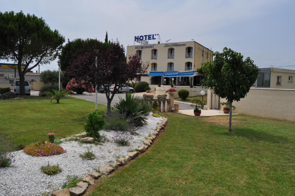 Les Mimosas Hotel Lunel  Buitenkant foto