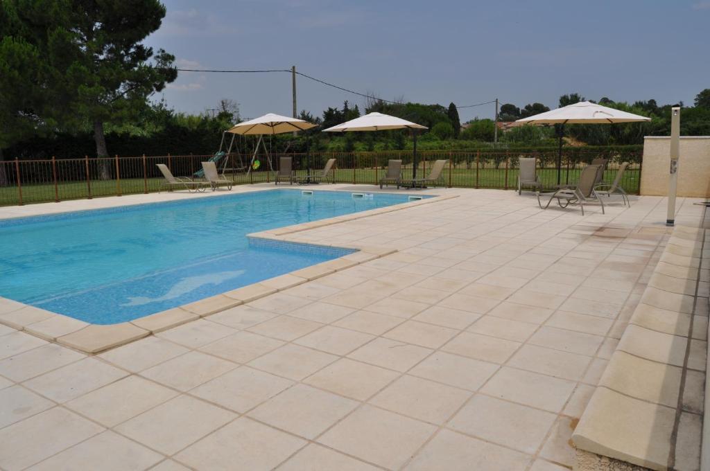 Les Mimosas Hotel Lunel  Buitenkant foto