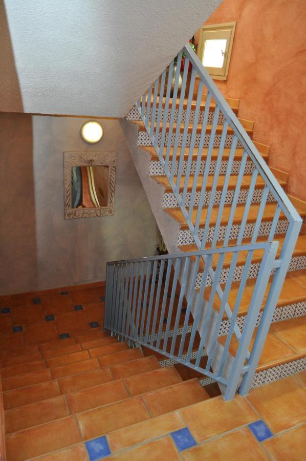 Les Mimosas Hotel Lunel  Buitenkant foto